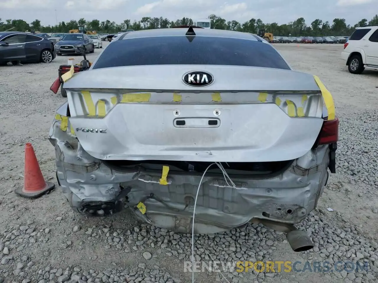 6 Photograph of a damaged car 3KPF24ADXLE149623 KIA FORTE 2020