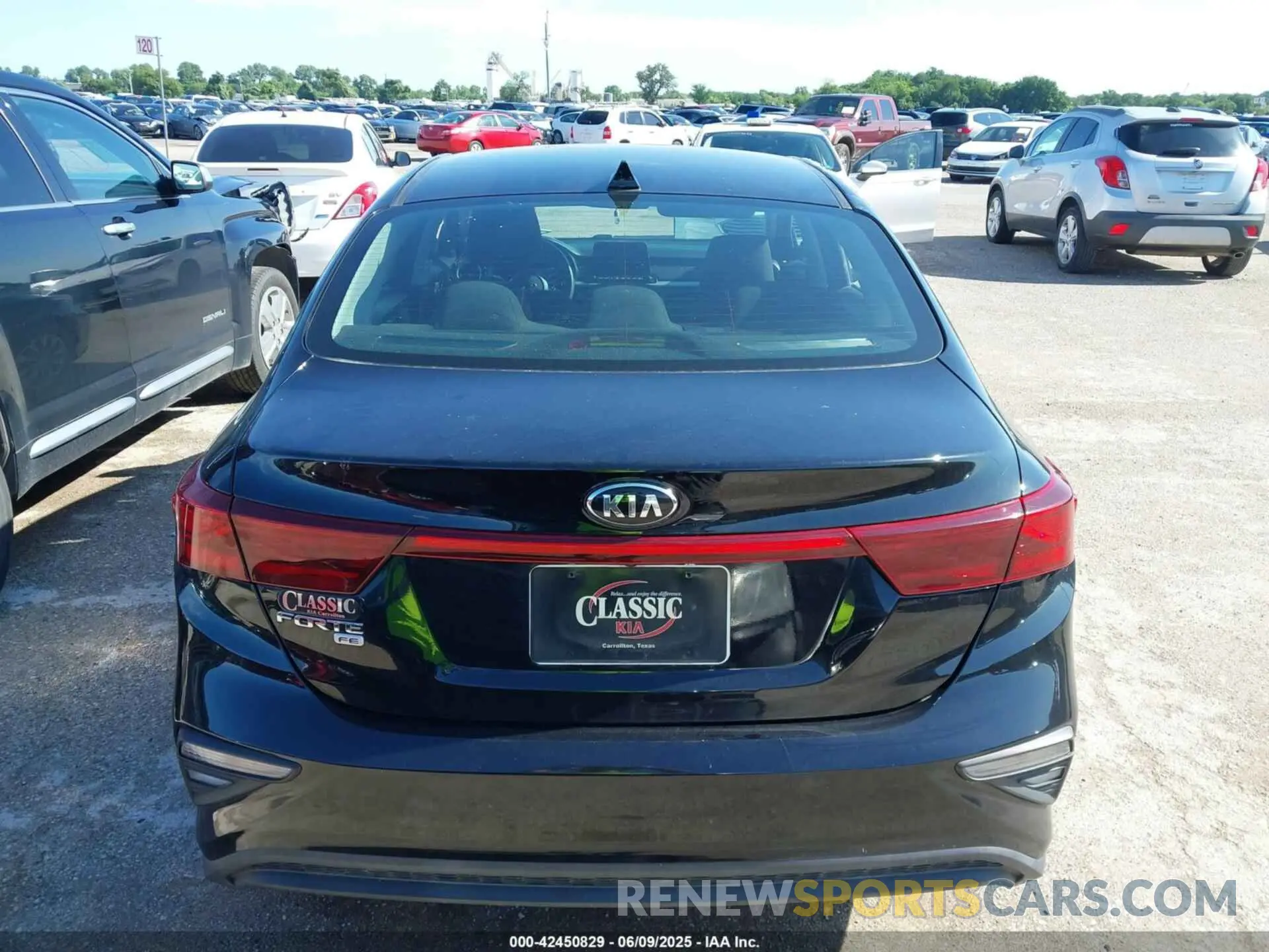 15 Photograph of a damaged car 3KPF24ADXLE158984 KIA FORTE 2020