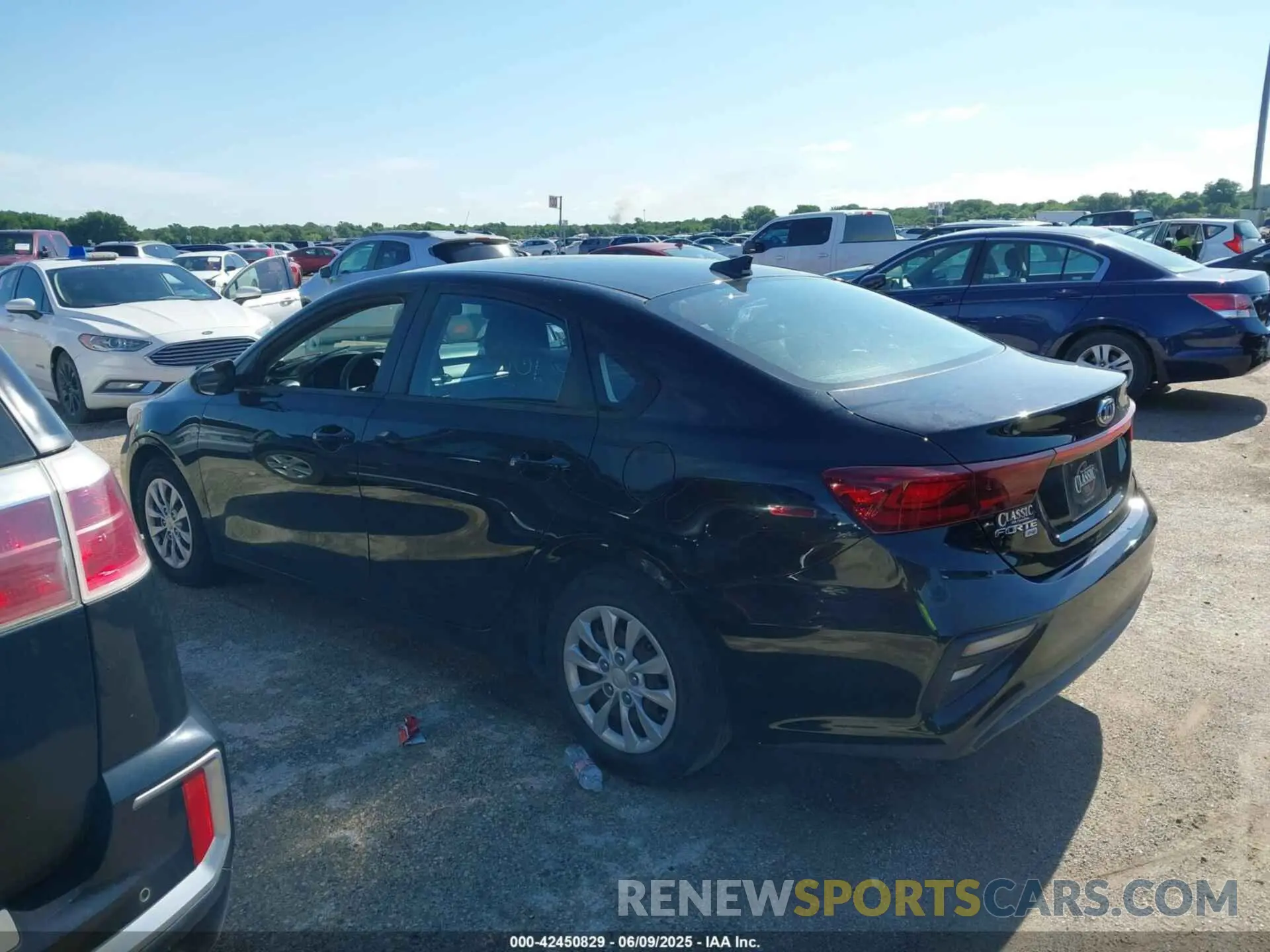 3 Photograph of a damaged car 3KPF24ADXLE158984 KIA FORTE 2020