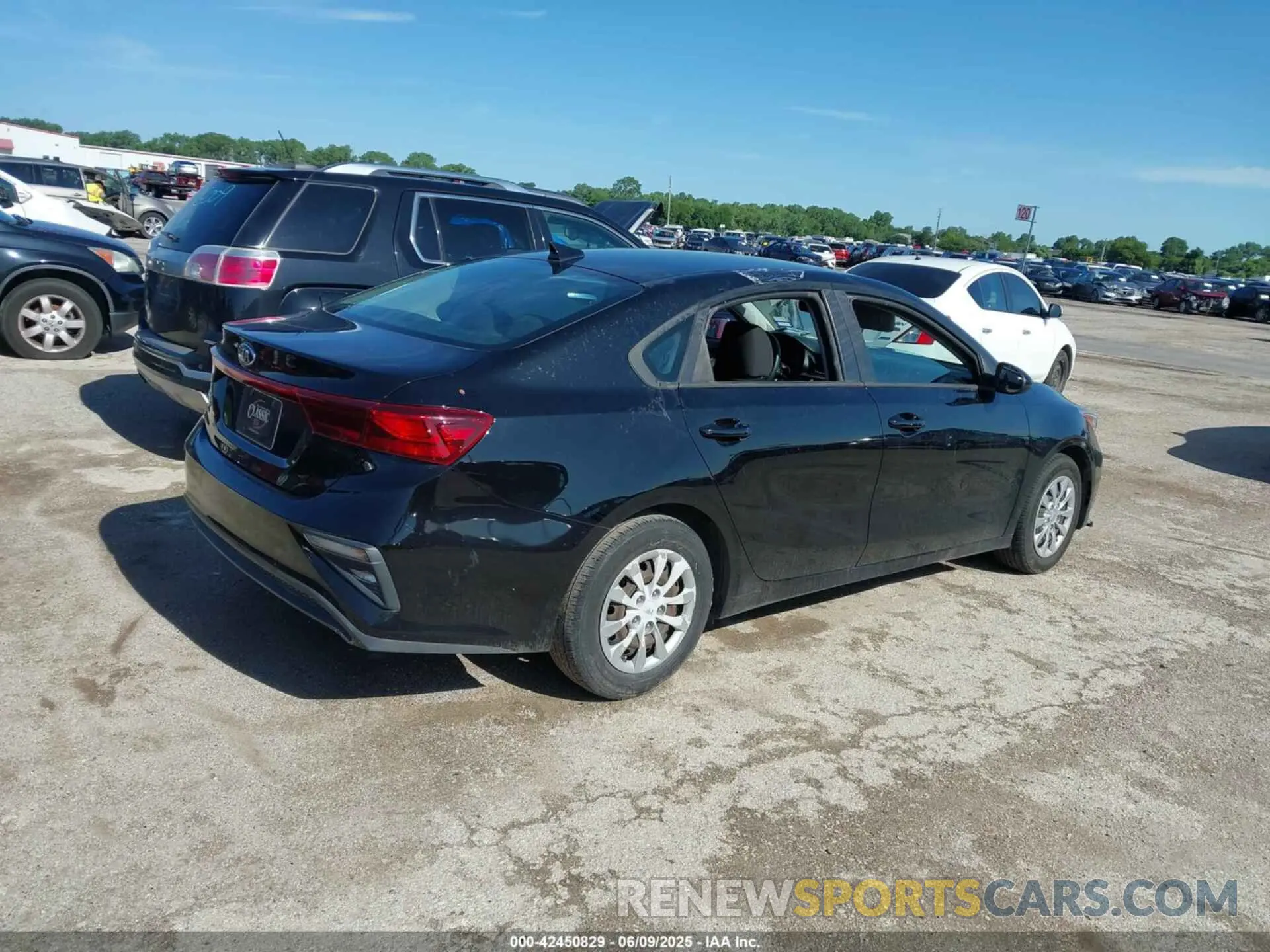 4 Photograph of a damaged car 3KPF24ADXLE158984 KIA FORTE 2020