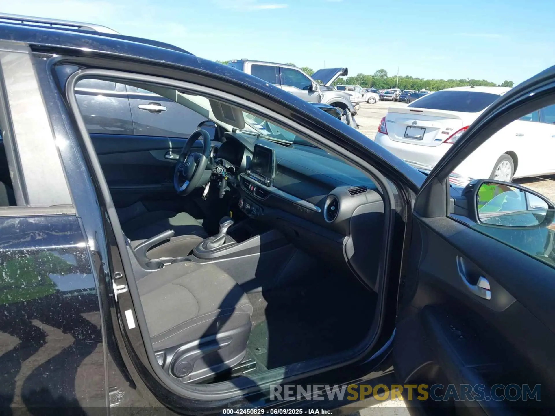 5 Photograph of a damaged car 3KPF24ADXLE158984 KIA FORTE 2020