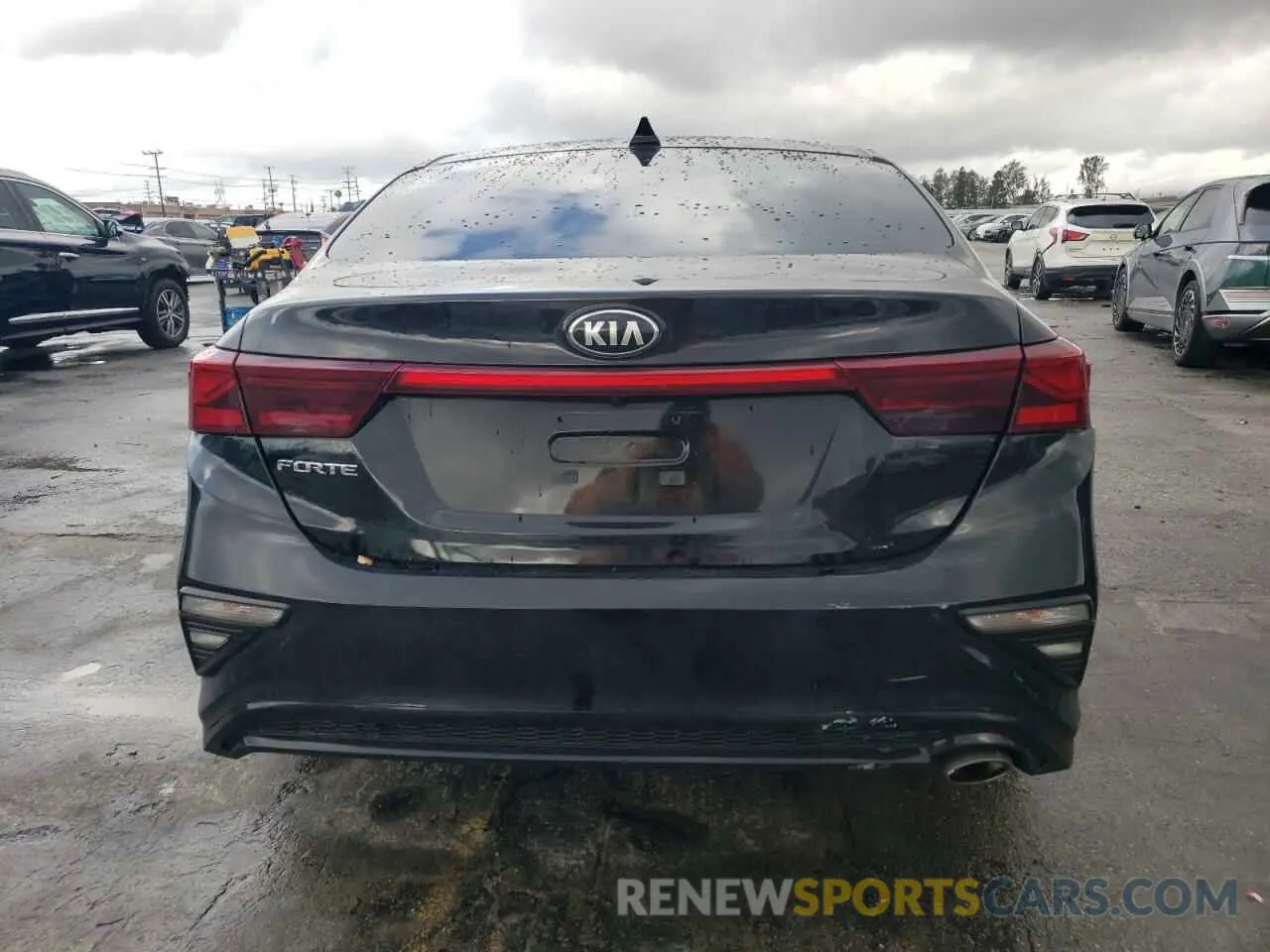 6 Photograph of a damaged car 3KPF24ADXLE175297 KIA FORTE 2020