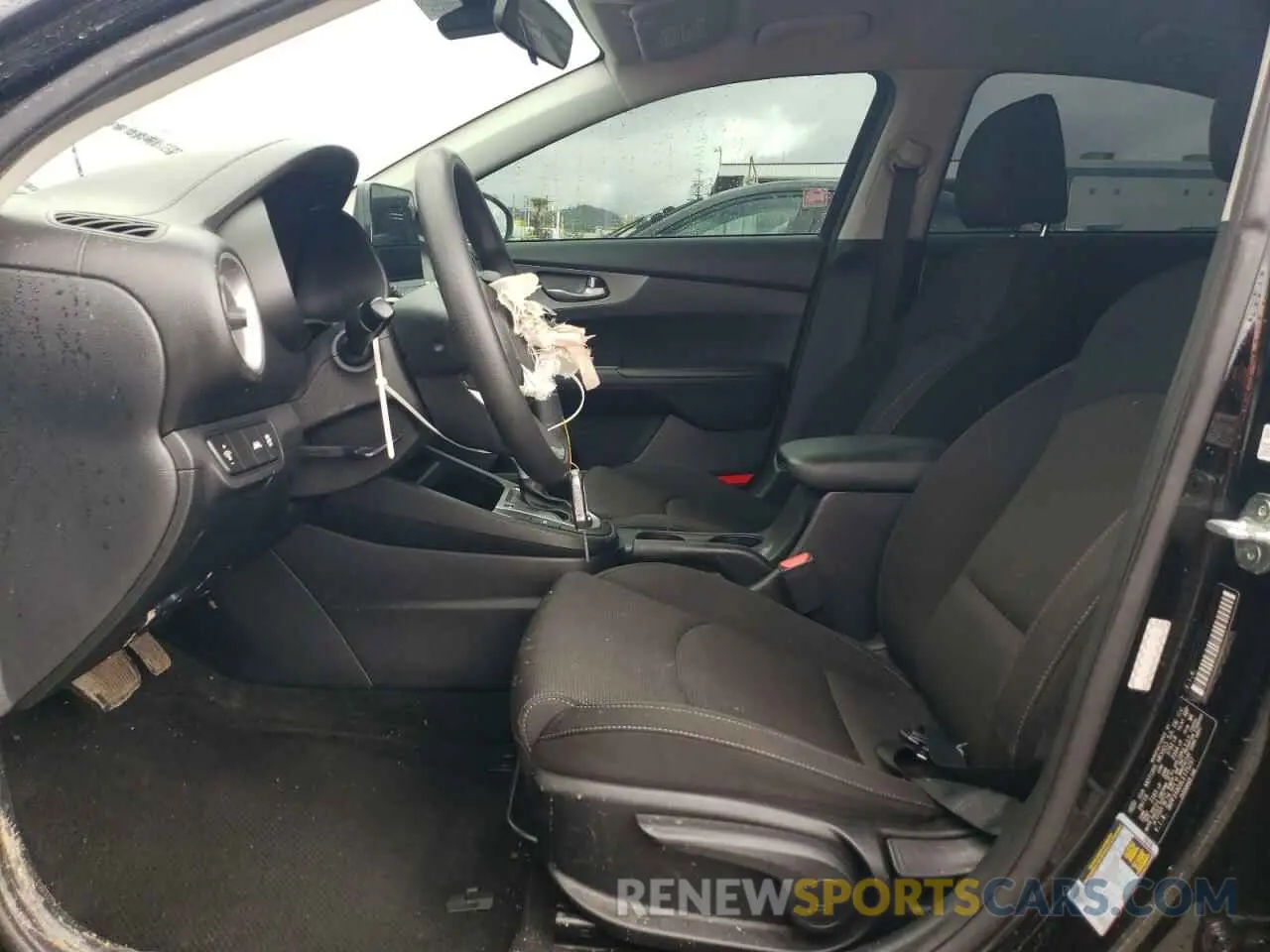 7 Photograph of a damaged car 3KPF24ADXLE175297 KIA FORTE 2020
