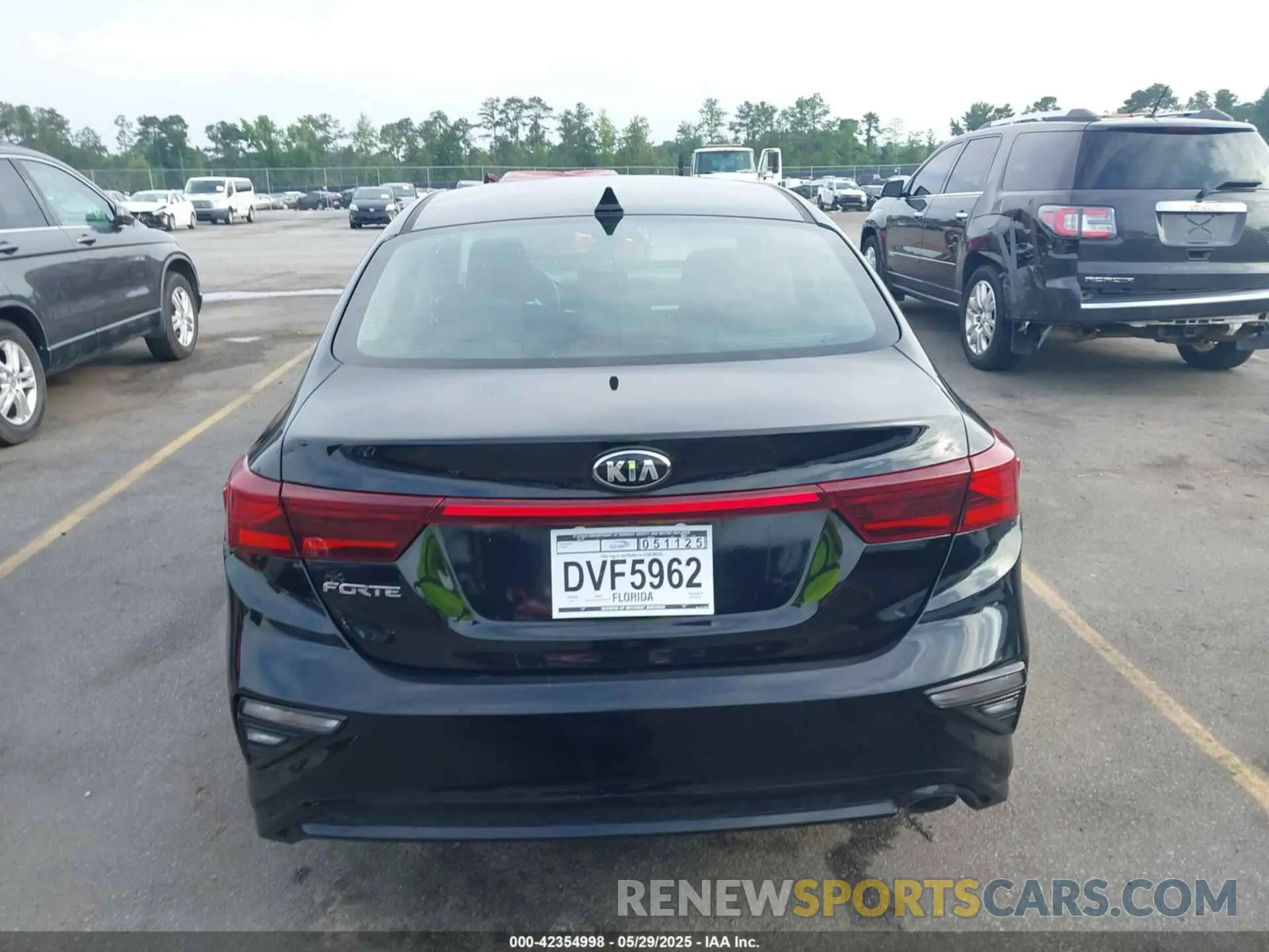 16 Photograph of a damaged car 3KPF24ADXLE198093 KIA FORTE 2020
