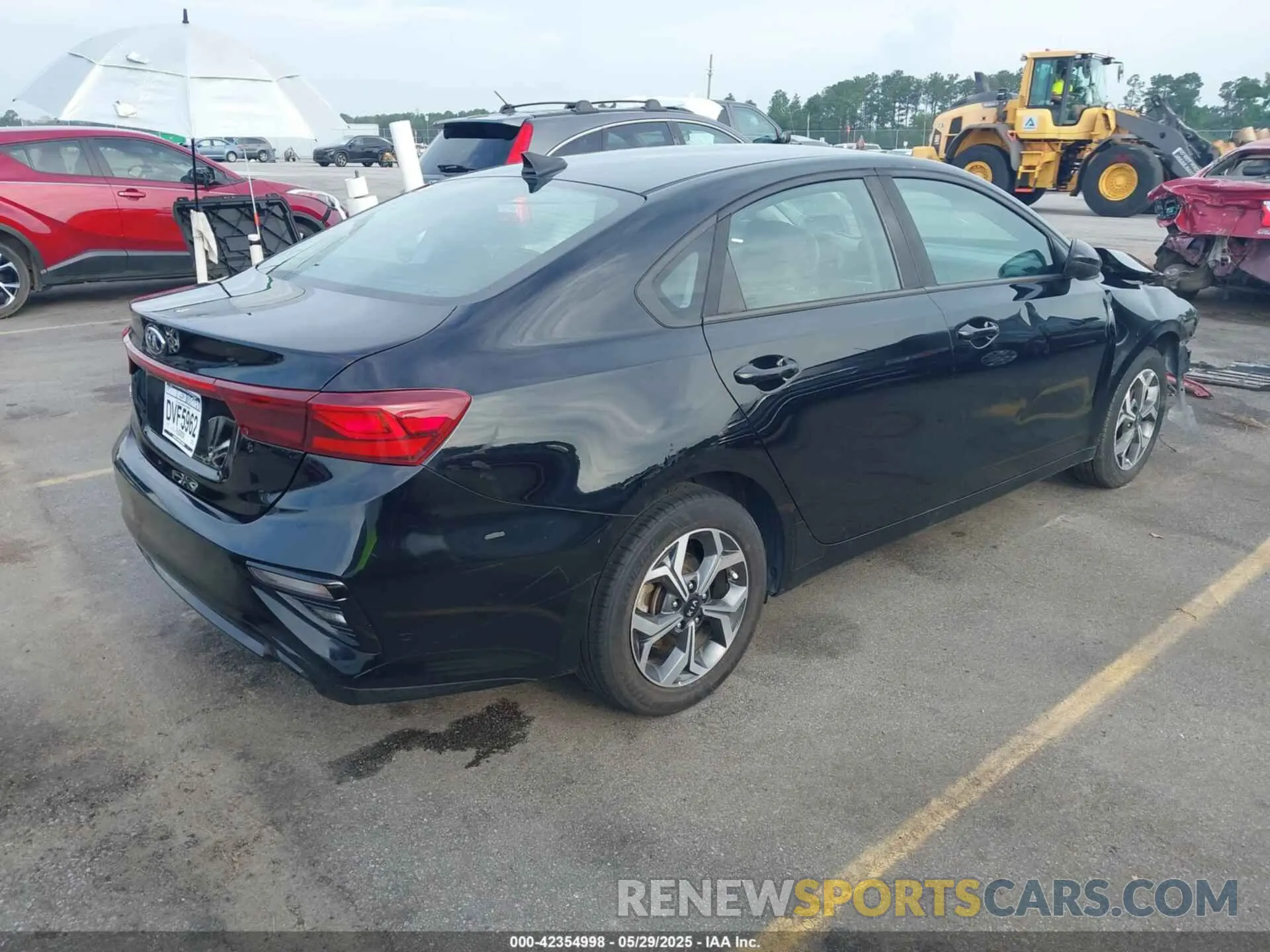 4 Photograph of a damaged car 3KPF24ADXLE198093 KIA FORTE 2020
