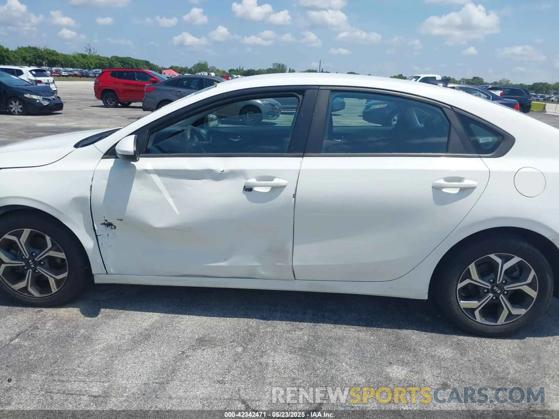 14 Photograph of a damaged car 3KPF24ADXLE199230 KIA FORTE 2020