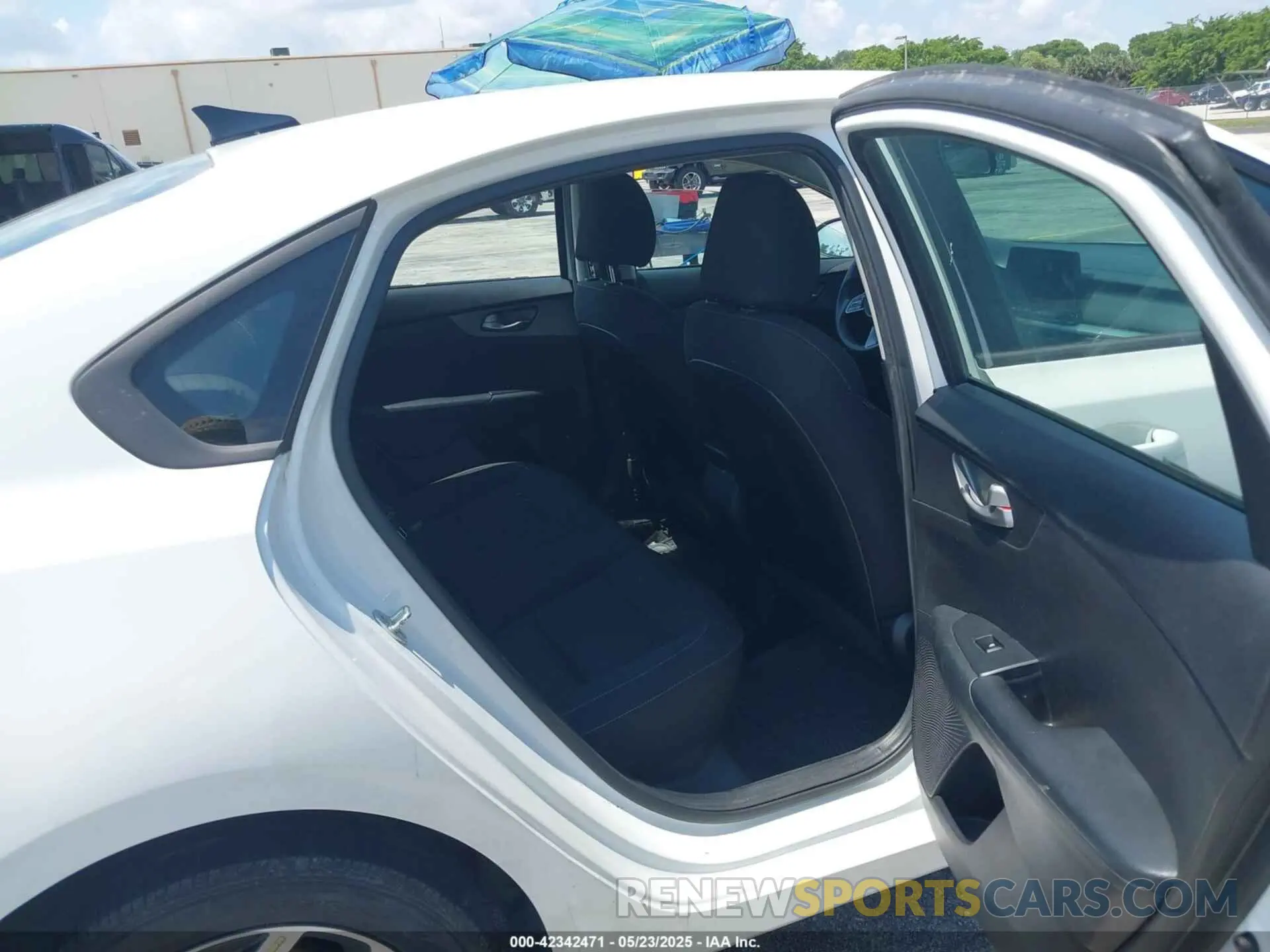 8 Photograph of a damaged car 3KPF24ADXLE199230 KIA FORTE 2020