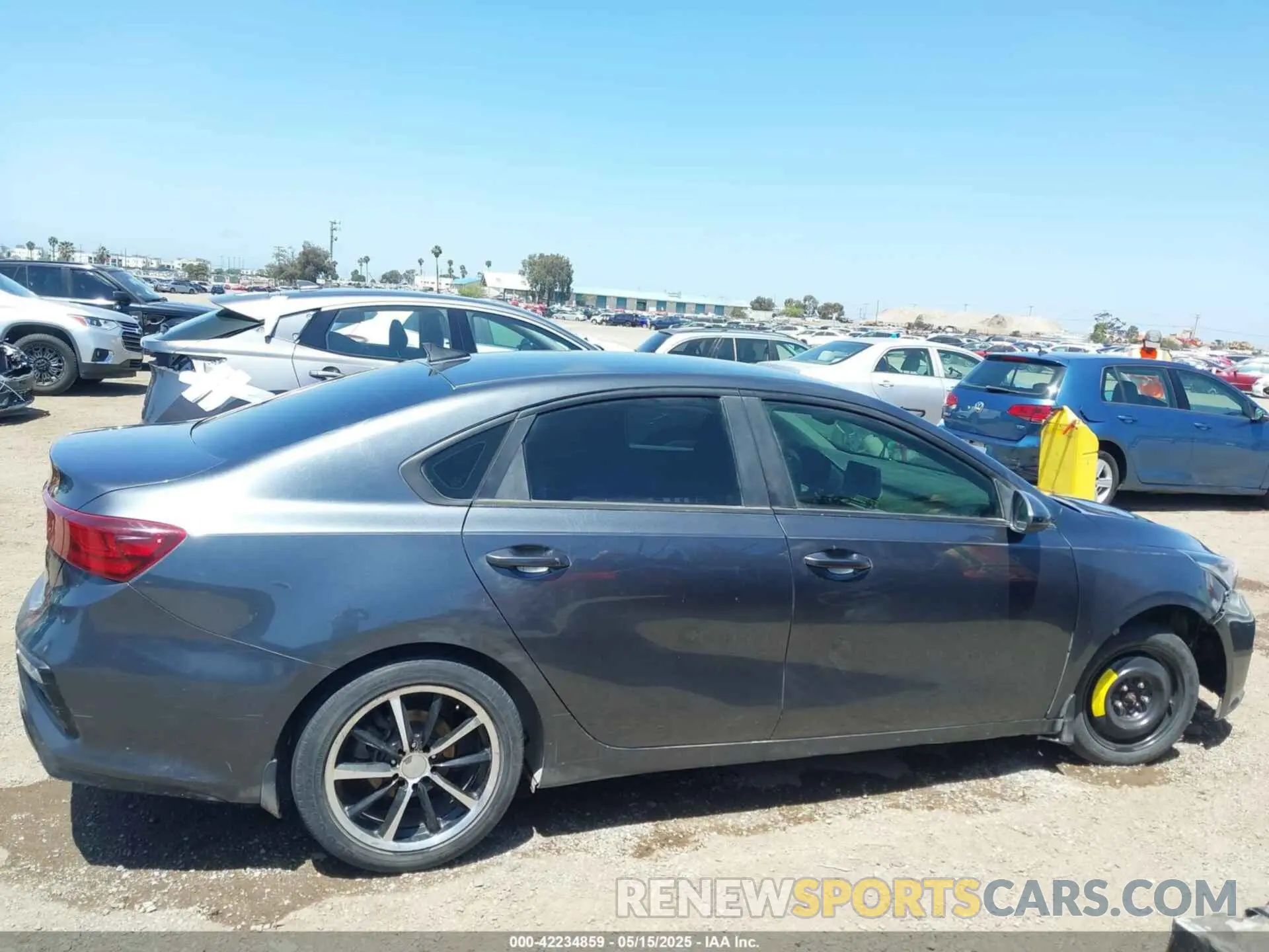 13 Photograph of a damaged car 3KPF24ADXLE202725 KIA FORTE 2020