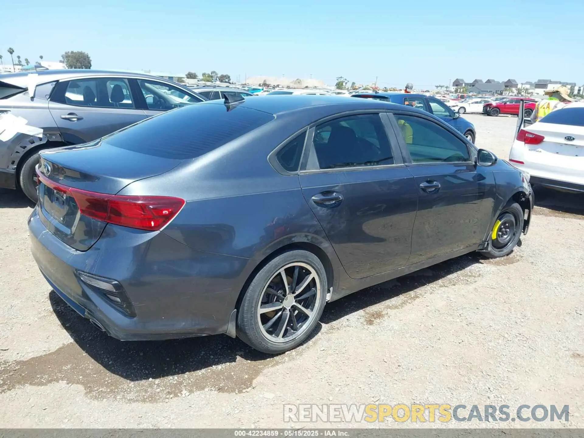 4 Photograph of a damaged car 3KPF24ADXLE202725 KIA FORTE 2020