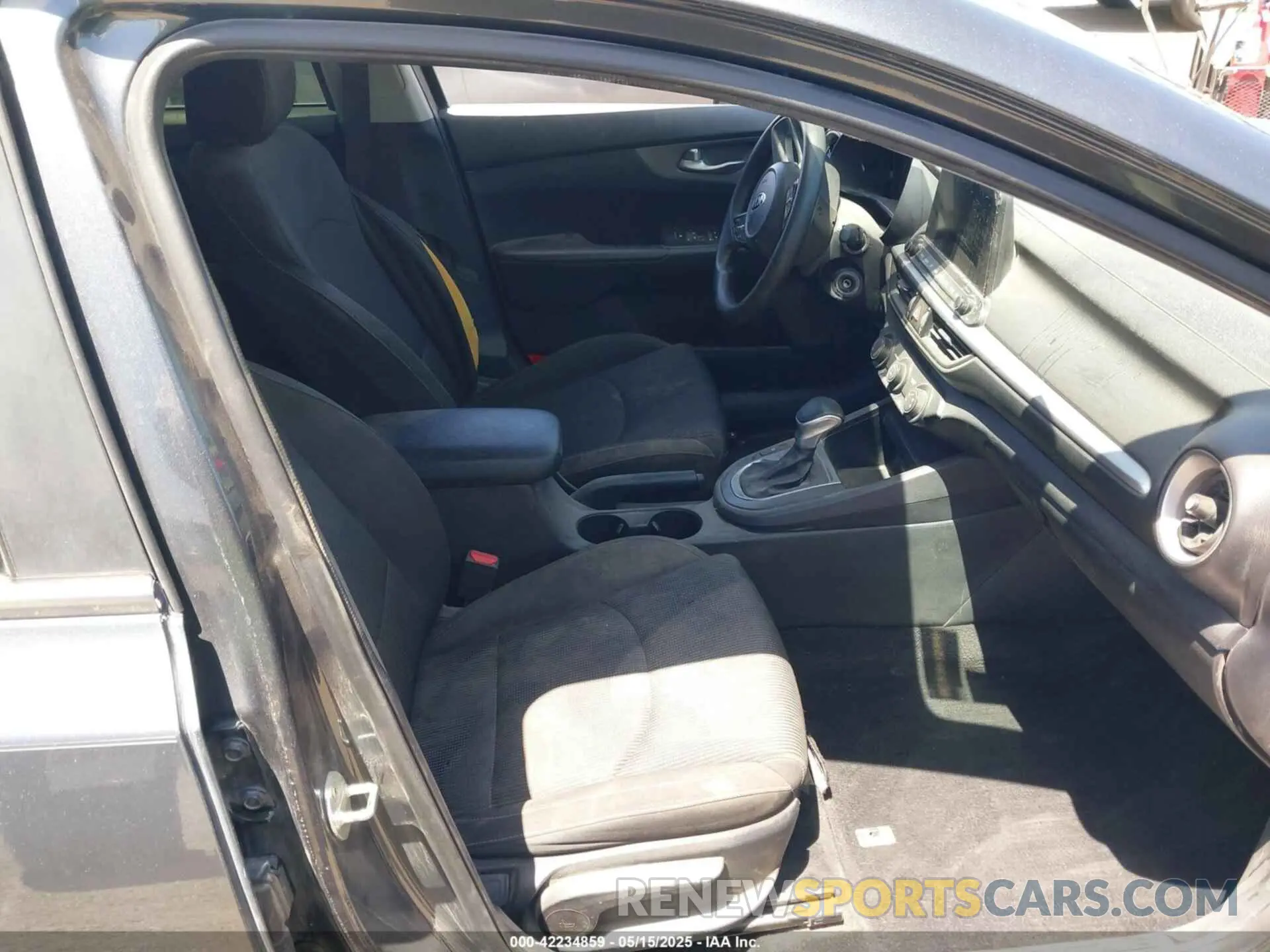 5 Photograph of a damaged car 3KPF24ADXLE202725 KIA FORTE 2020