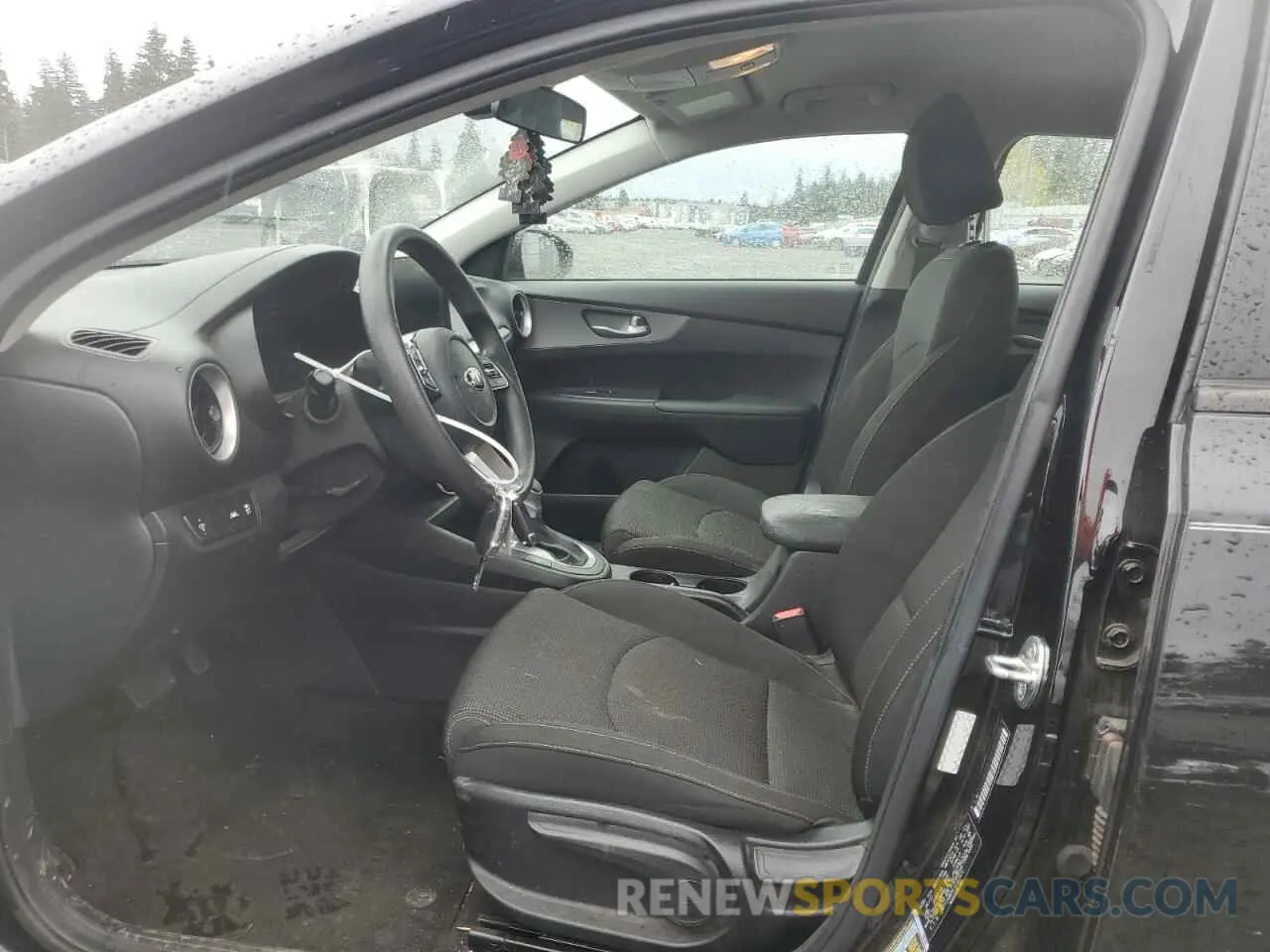 7 Photograph of a damaged car 3KPF24ADXLE222571 KIA FORTE 2020
