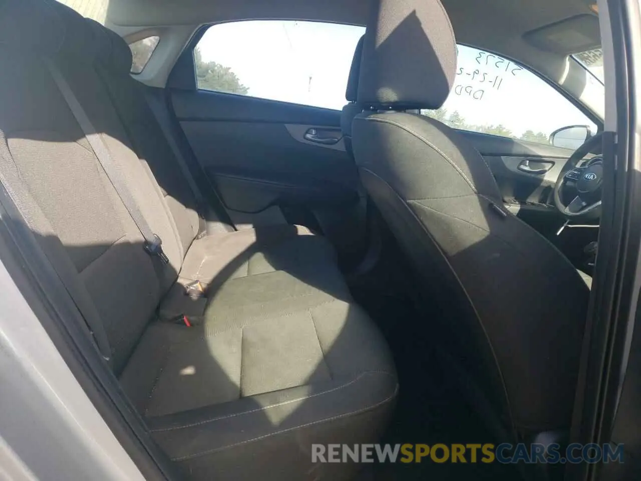 11 Photograph of a damaged car 3KPF24ADXLE230993 KIA FORTE 2020