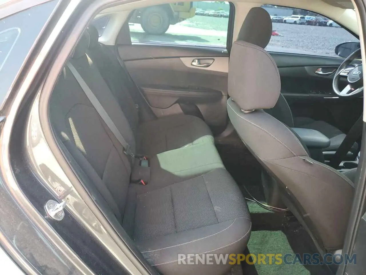 10 Photograph of a damaged car 3KPF24ADXLE232940 KIA FORTE 2020