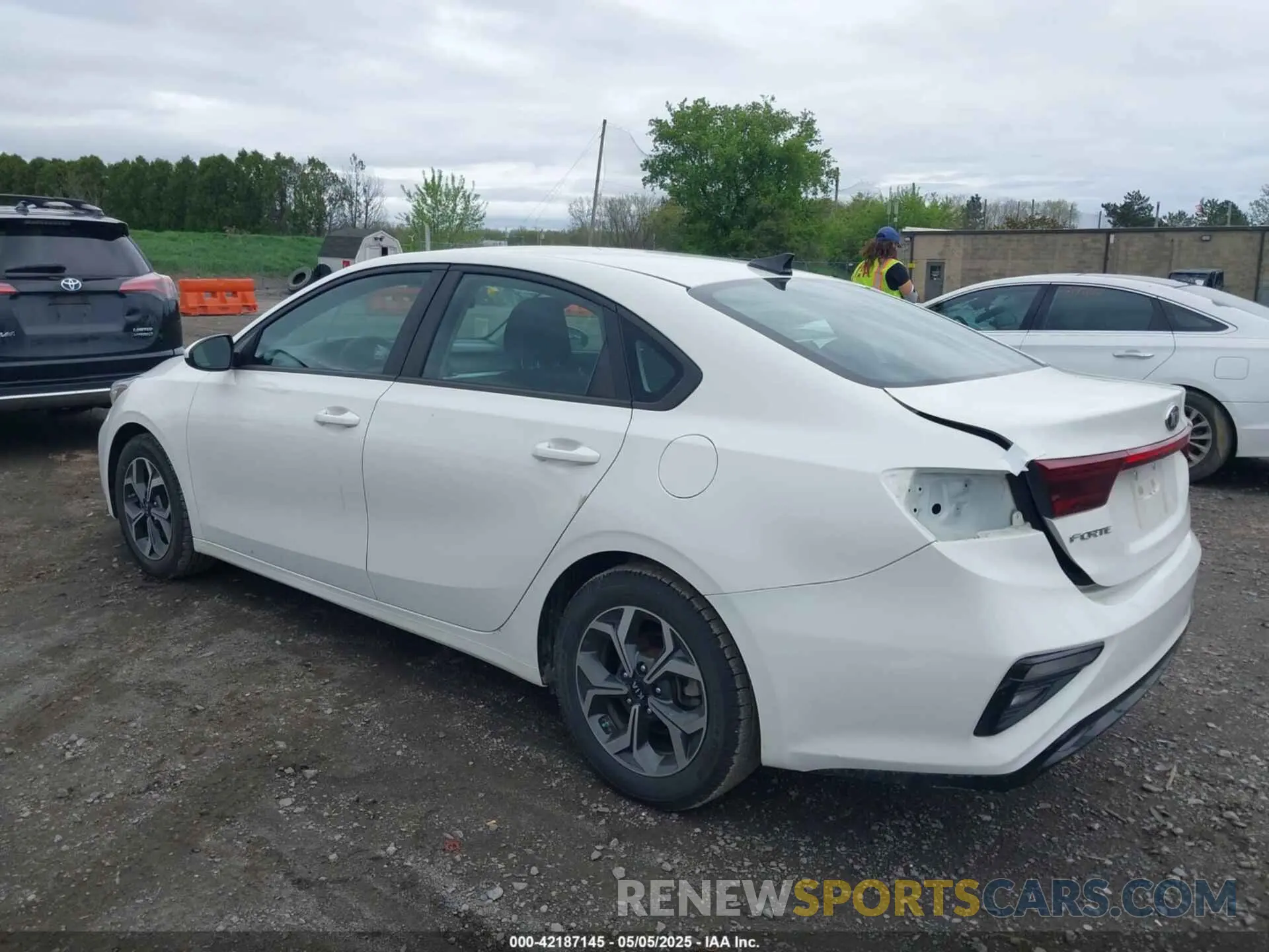 3 Photograph of a damaged car 3KPF24ADXLE245073 KIA FORTE 2020
