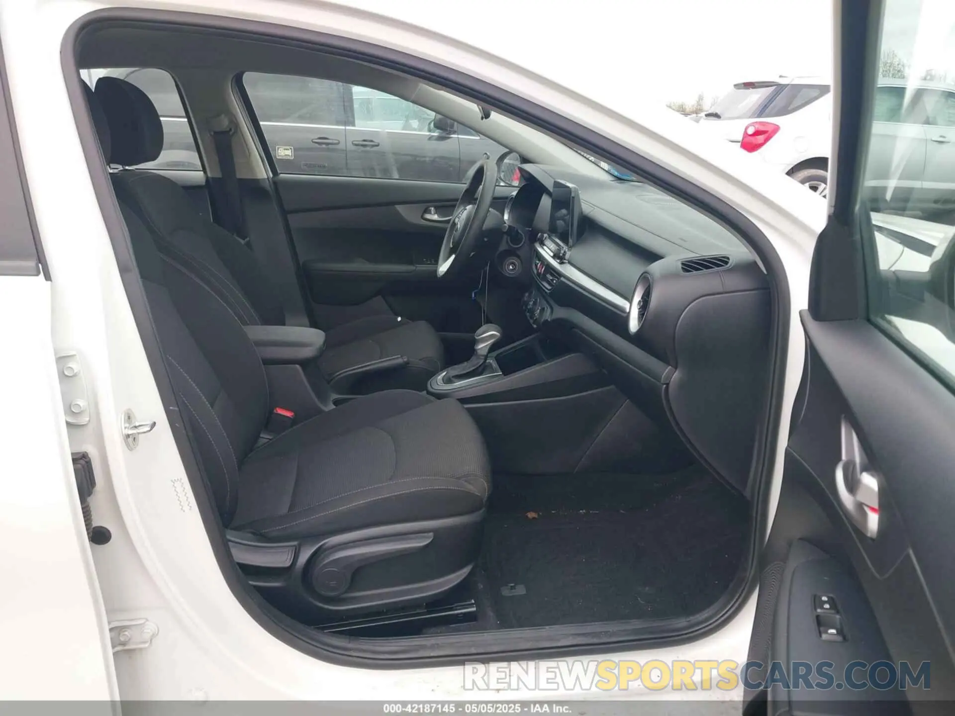 5 Photograph of a damaged car 3KPF24ADXLE245073 KIA FORTE 2020