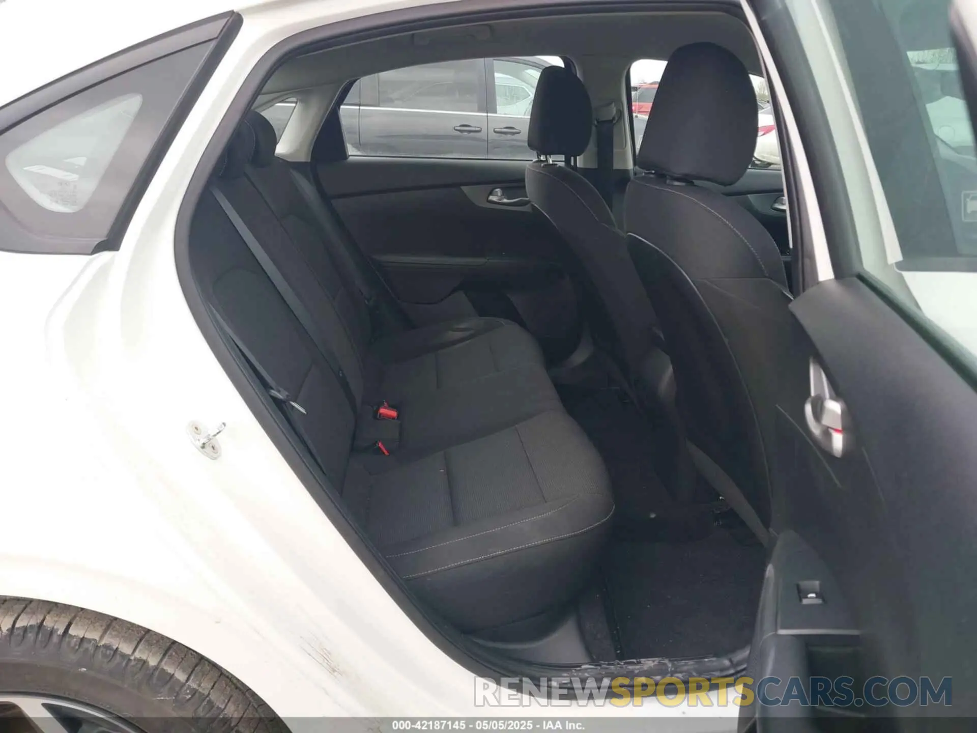 8 Photograph of a damaged car 3KPF24ADXLE245073 KIA FORTE 2020