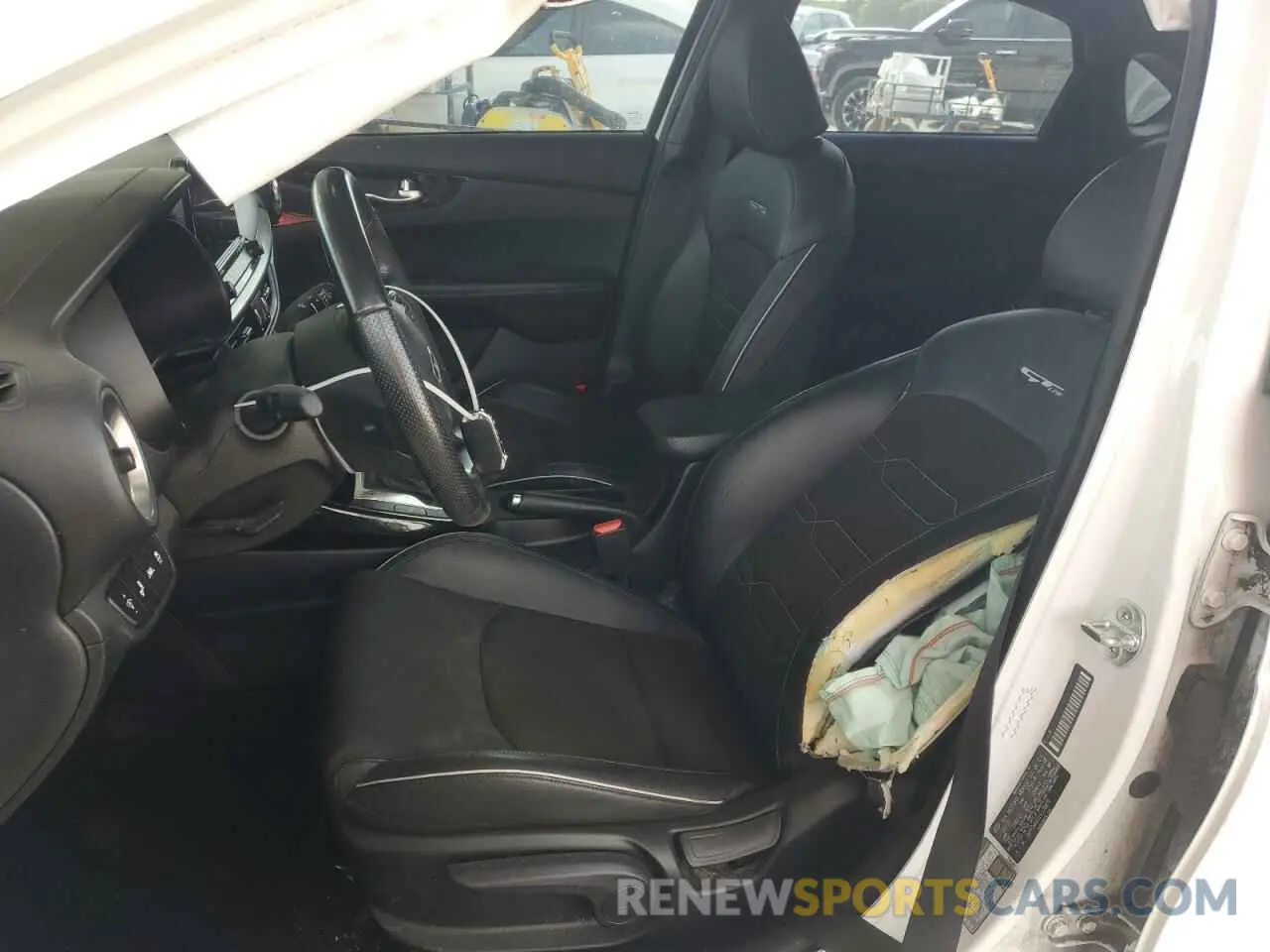 7 Photograph of a damaged car 3KPF34AD1LE178876 KIA FORTE 2020
