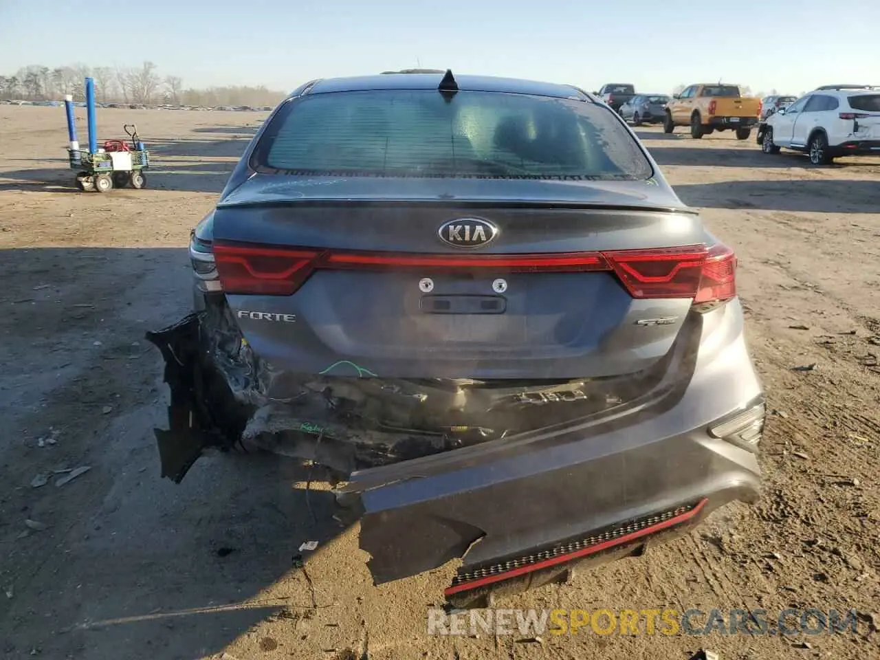 6 Photograph of a damaged car 3KPF34AD1LE229423 KIA FORTE 2020