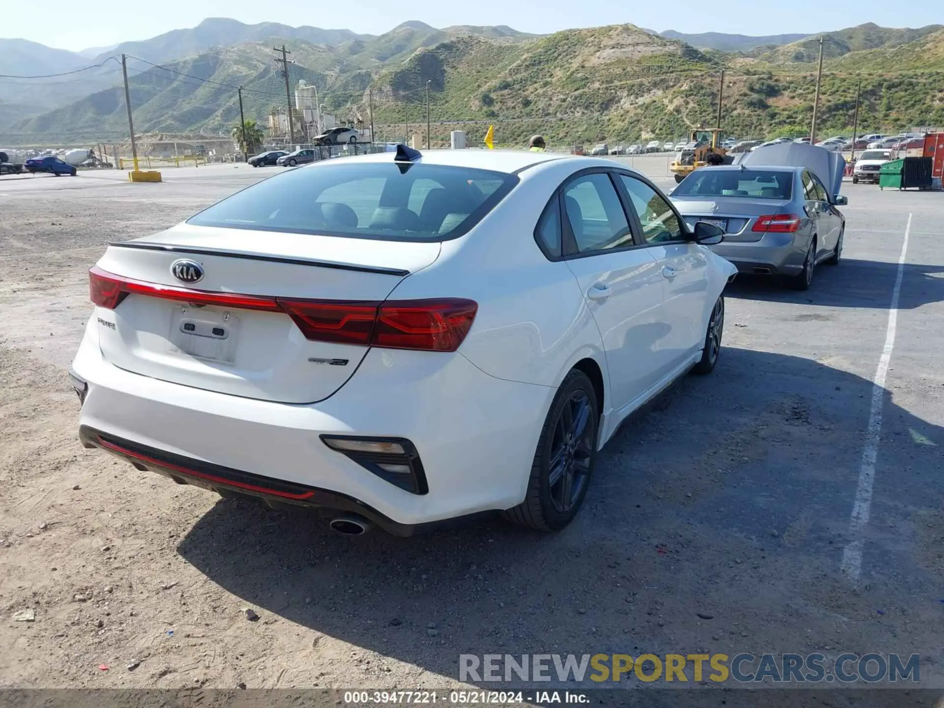 4 Photograph of a damaged car 3KPF34AD1LE260672 KIA FORTE 2020