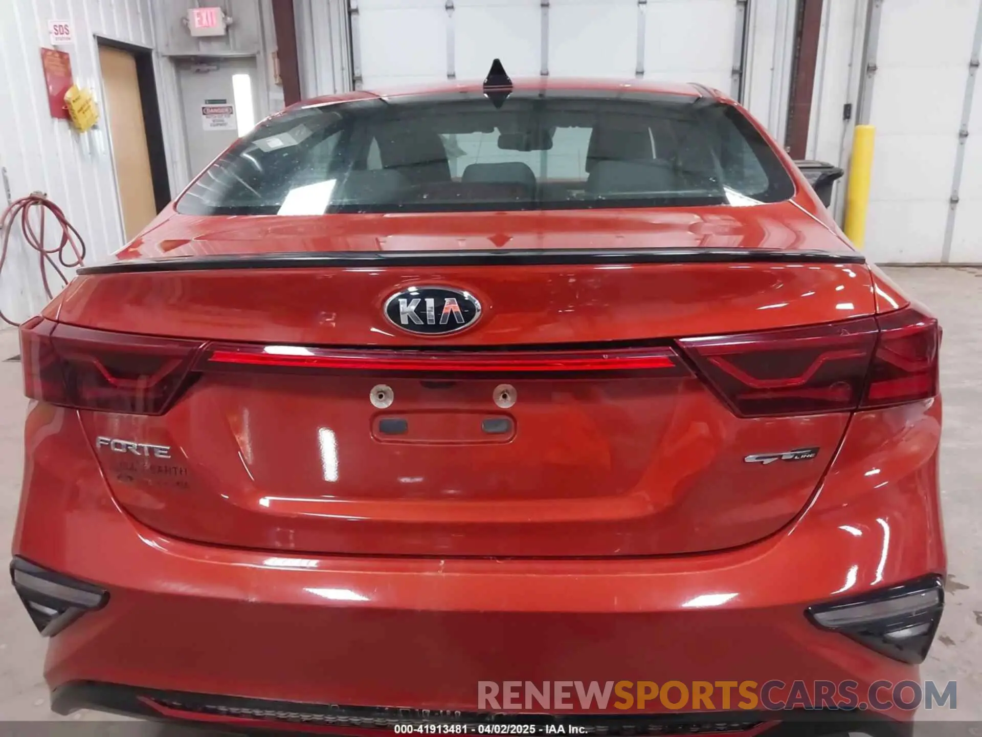 17 Photograph of a damaged car 3KPF34AD3LE206998 KIA FORTE 2020