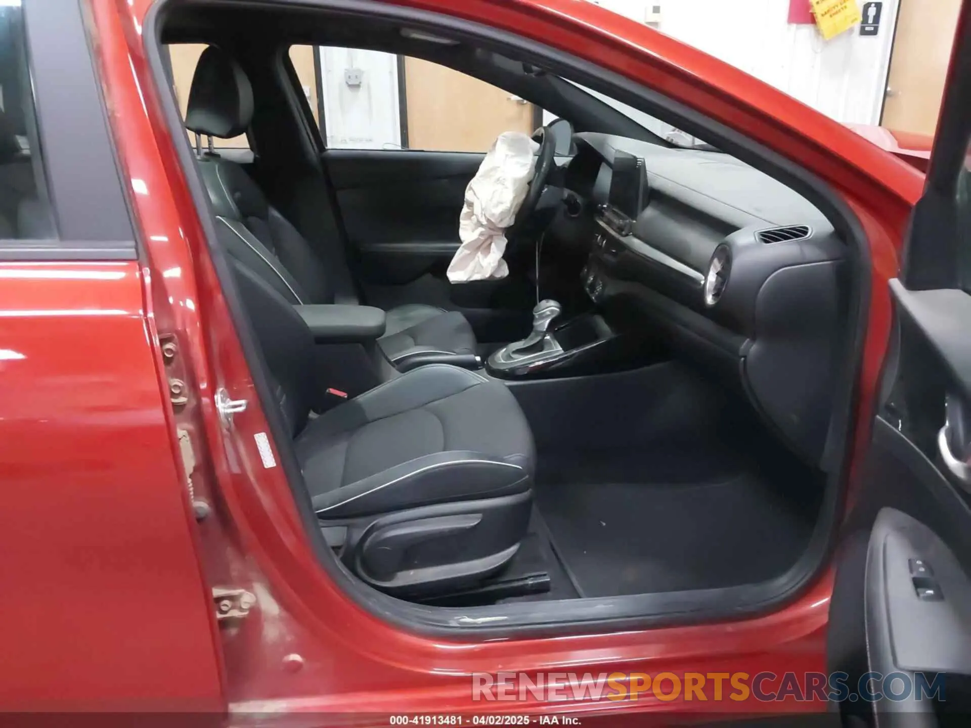 5 Photograph of a damaged car 3KPF34AD3LE206998 KIA FORTE 2020