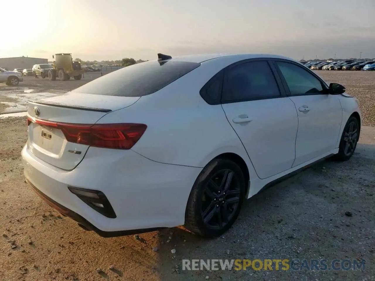 3 Photograph of a damaged car 3KPF34AD3LE238138 KIA FORTE 2020