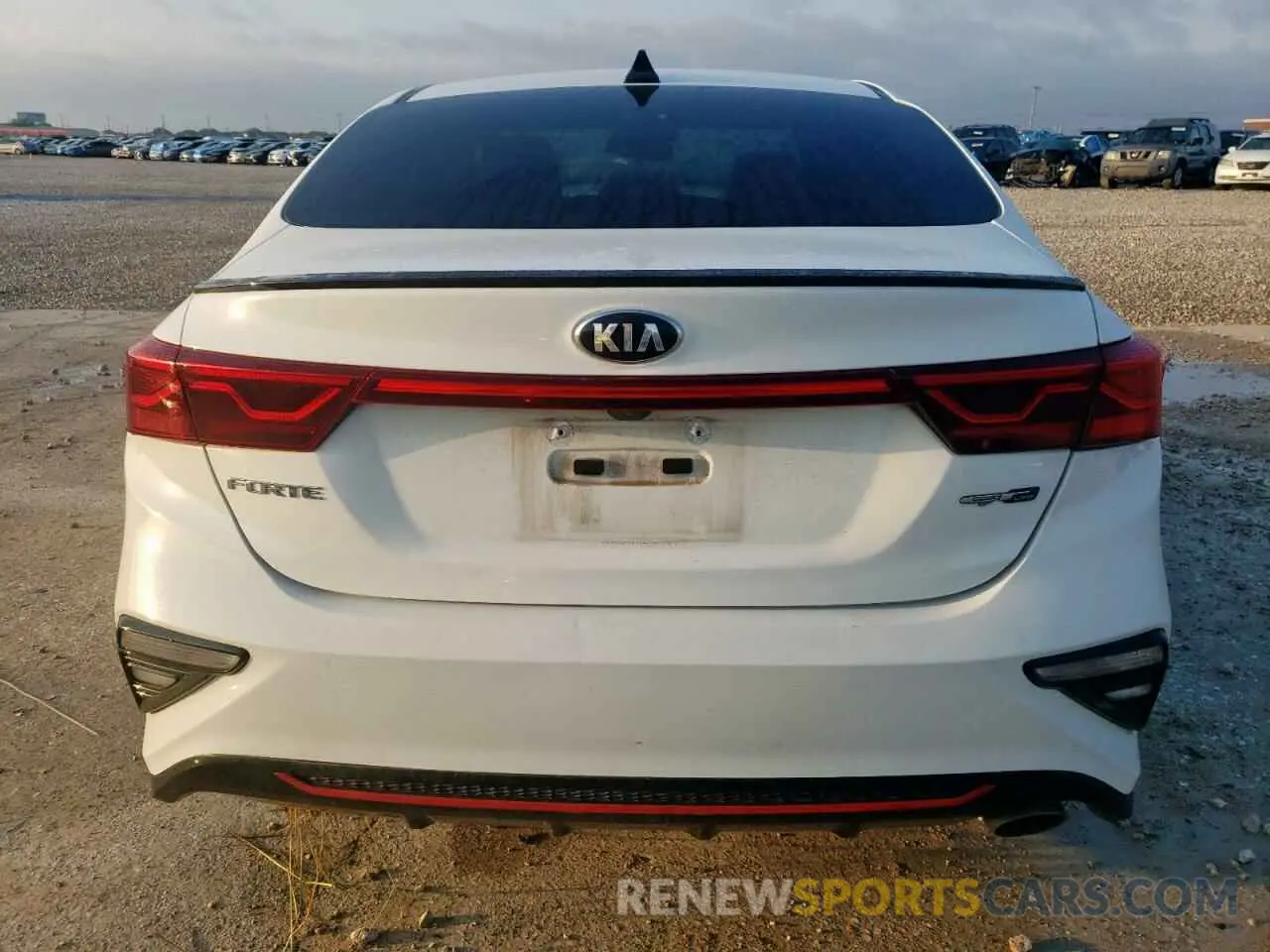 6 Photograph of a damaged car 3KPF34AD3LE238138 KIA FORTE 2020