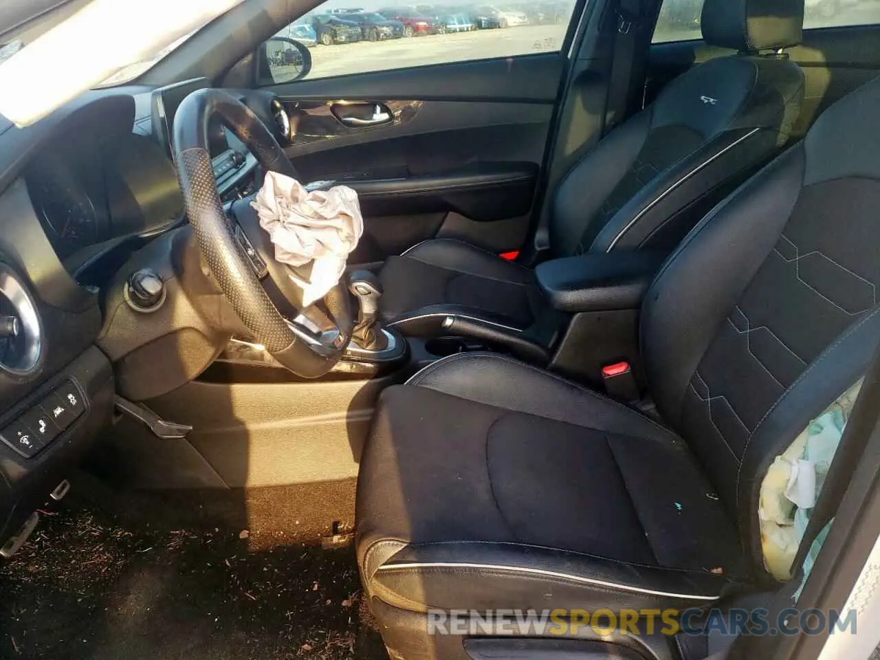 7 Photograph of a damaged car 3KPF34AD3LE238138 KIA FORTE 2020