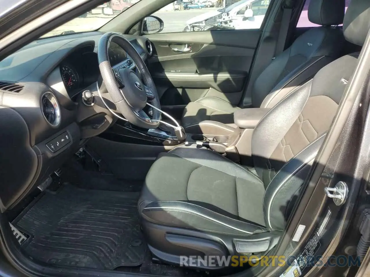 7 Photograph of a damaged car 3KPF34AD3LE255263 KIA FORTE 2020