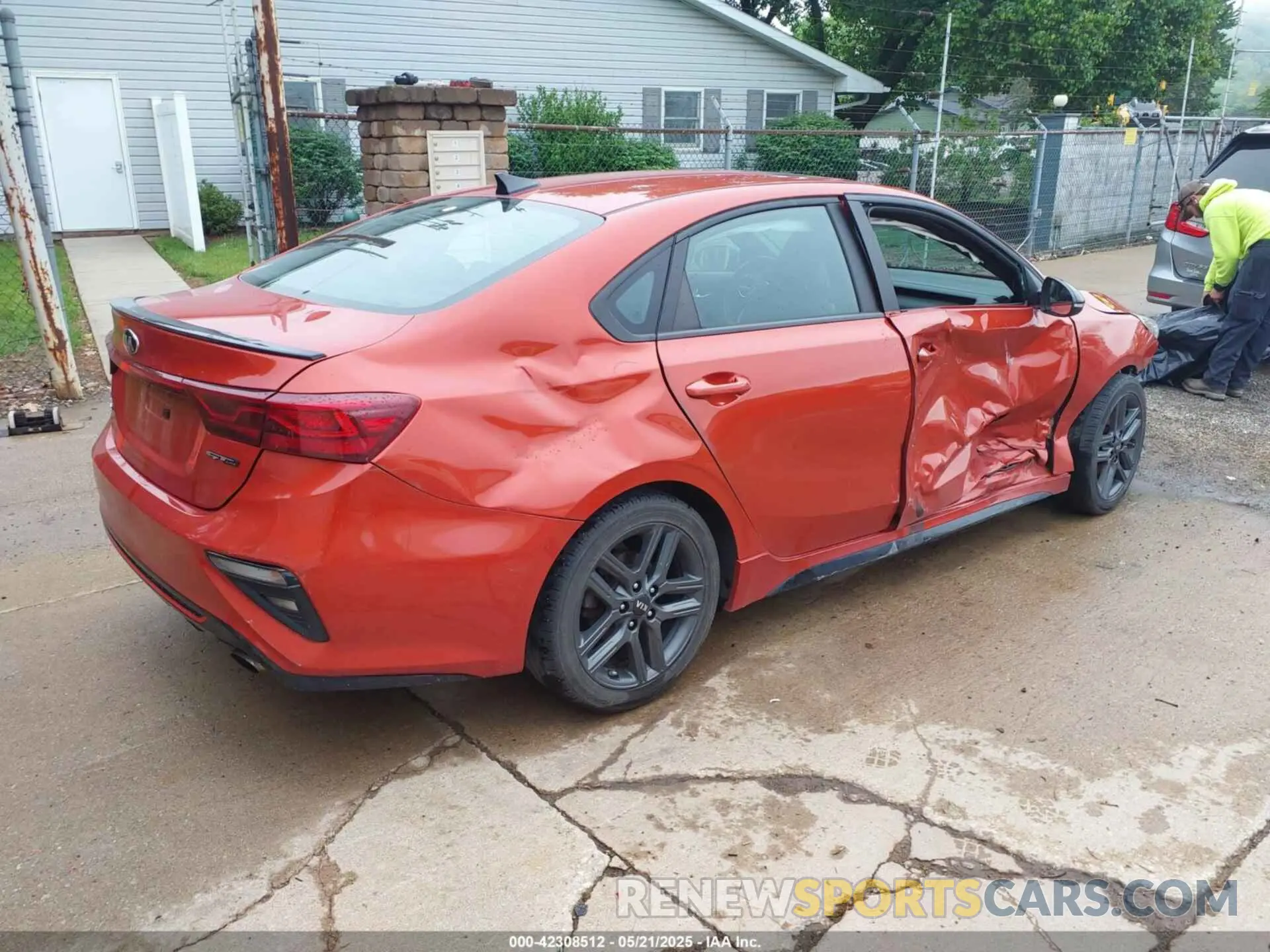 4 Photograph of a damaged car 3KPF34AD3LE260009 KIA FORTE 2020