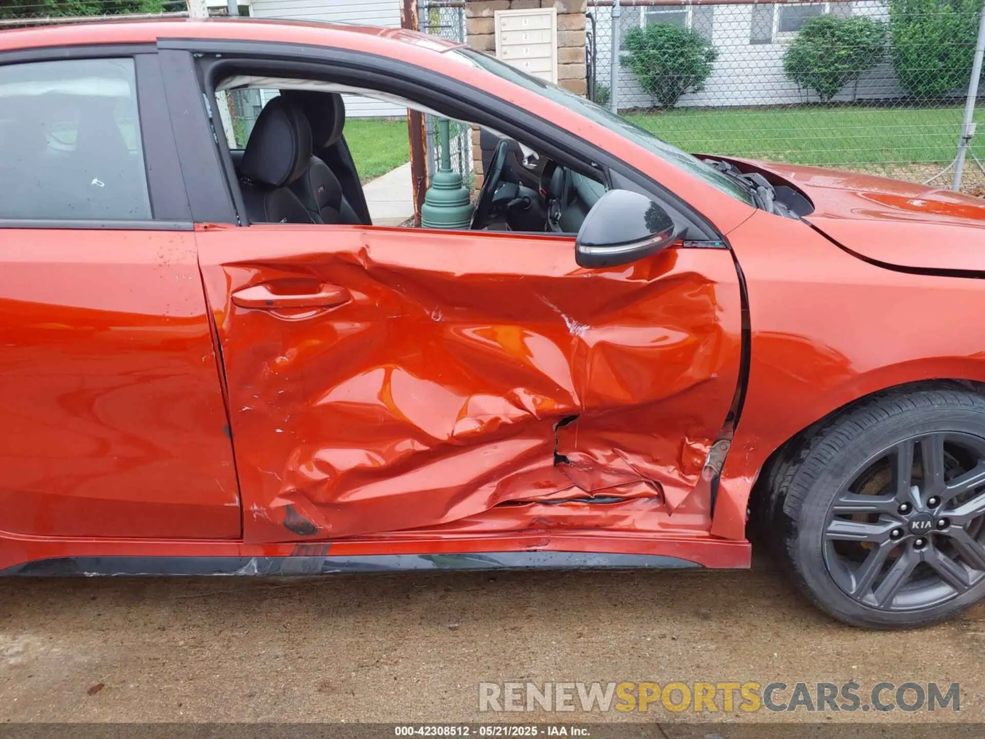 6 Photograph of a damaged car 3KPF34AD3LE260009 KIA FORTE 2020