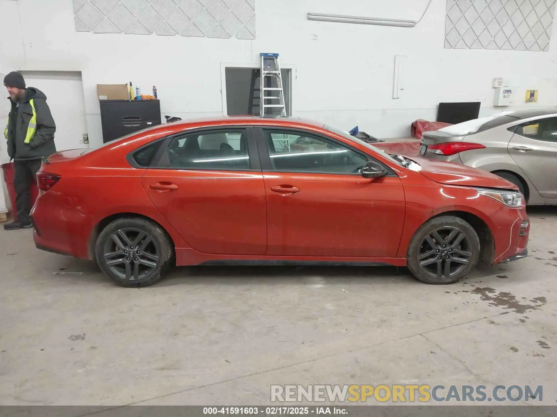 13 Photograph of a damaged car 3KPF34AD3LE261063 KIA FORTE 2020