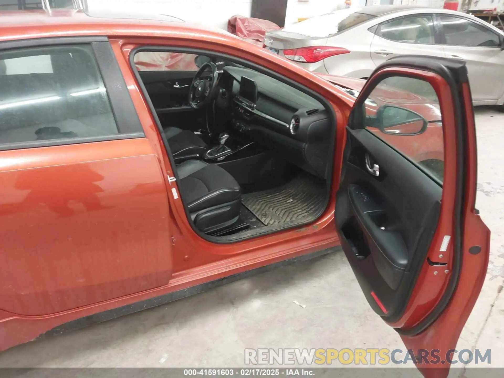 5 Photograph of a damaged car 3KPF34AD3LE261063 KIA FORTE 2020