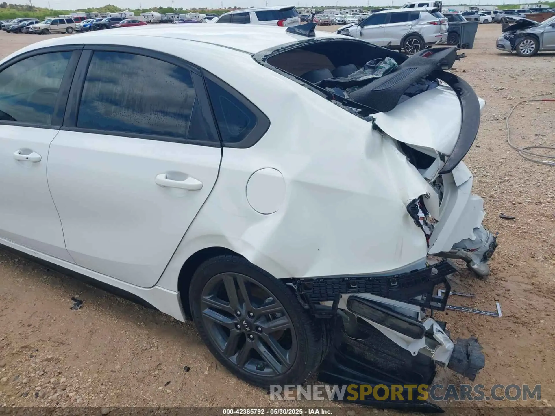 21 Photograph of a damaged car 3KPF34AD4LE171095 KIA FORTE 2020