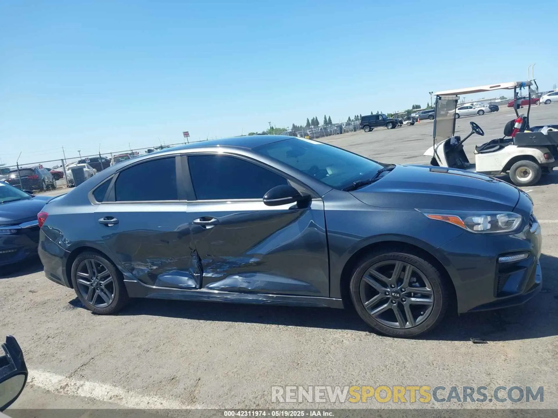 13 Photograph of a damaged car 3KPF34AD4LE180606 KIA FORTE 2020