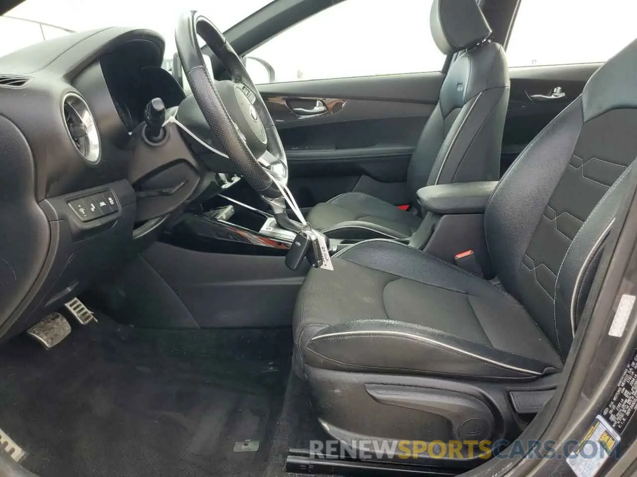 7 Photograph of a damaged car 3KPF34AD5LE253000 KIA FORTE 2020