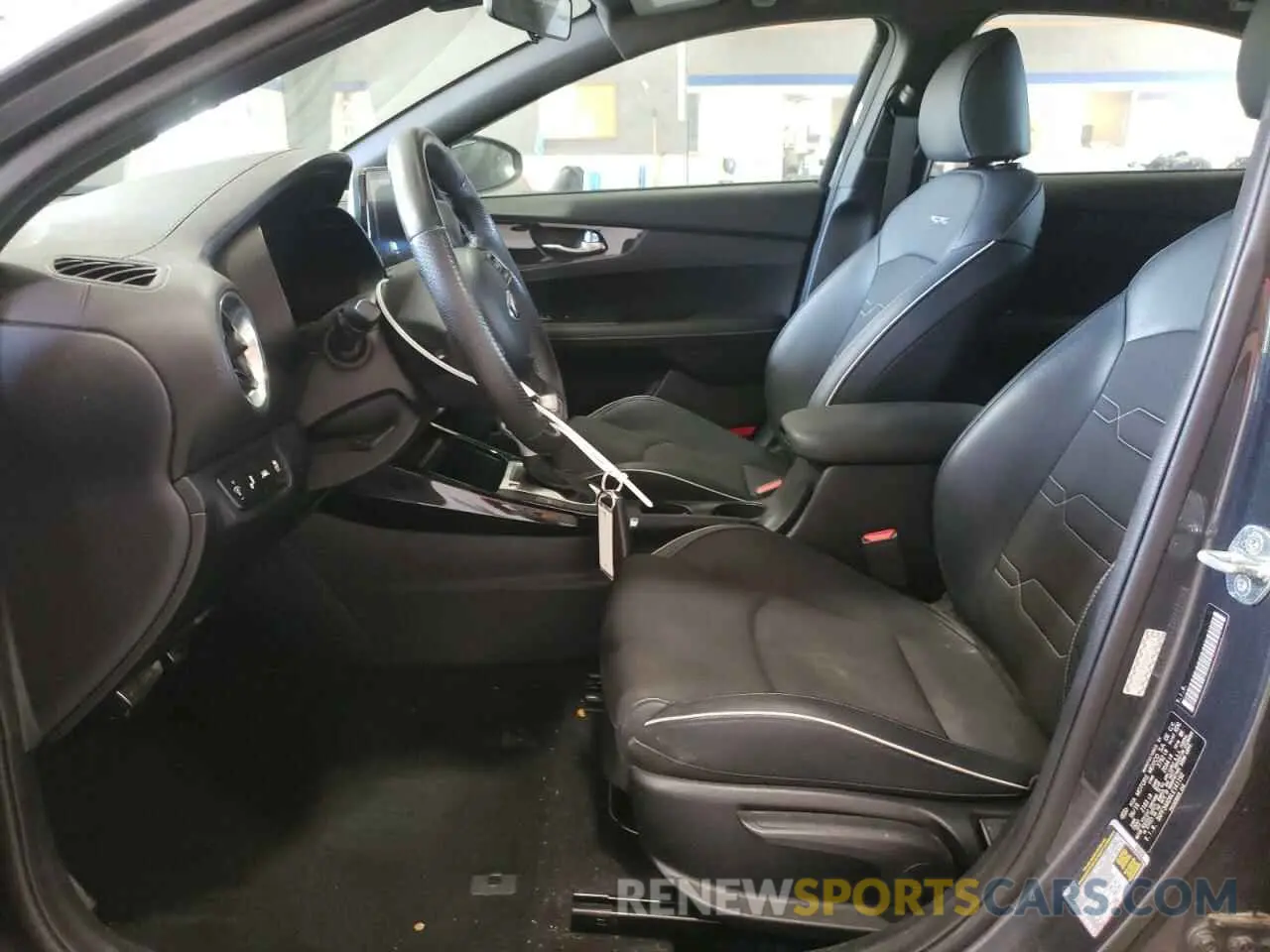 7 Photograph of a damaged car 3KPF34AD6LE141192 KIA FORTE 2020