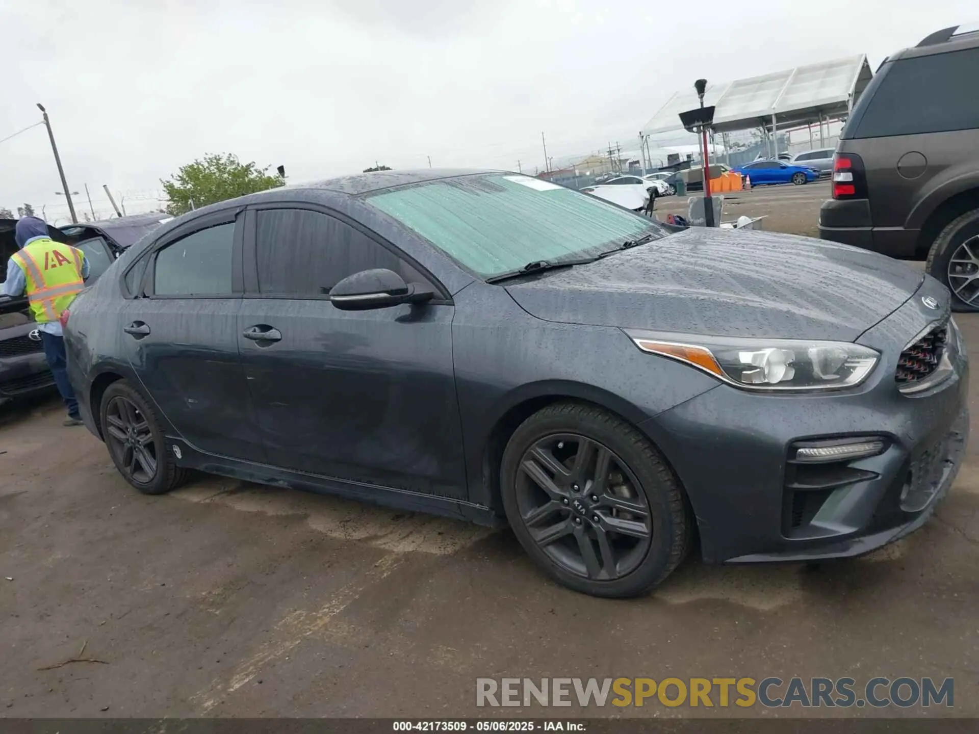 13 Photograph of a damaged car 3KPF34AD6LE213279 KIA FORTE 2020