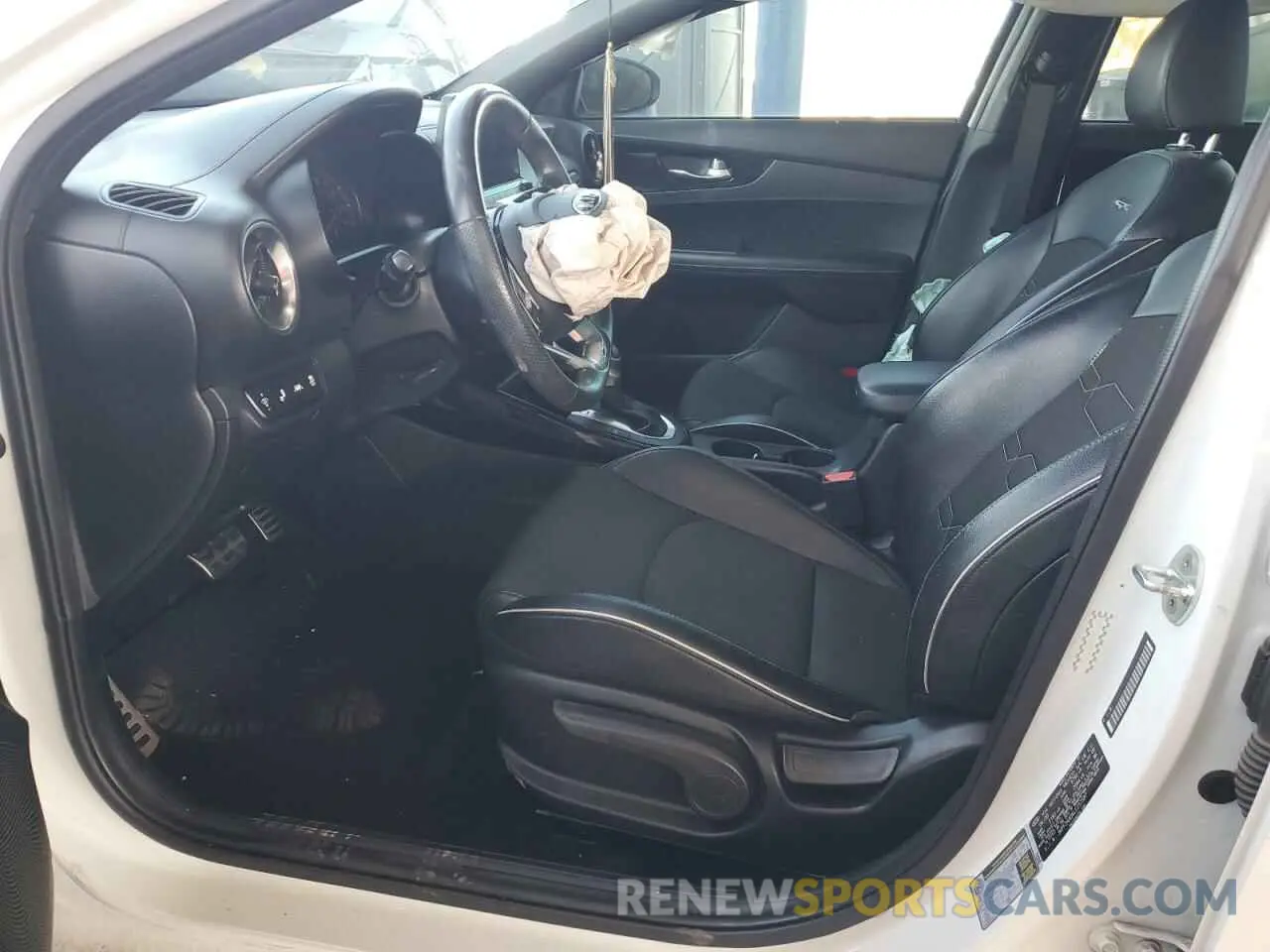 7 Photograph of a damaged car 3KPF34AD6LE257587 KIA FORTE 2020