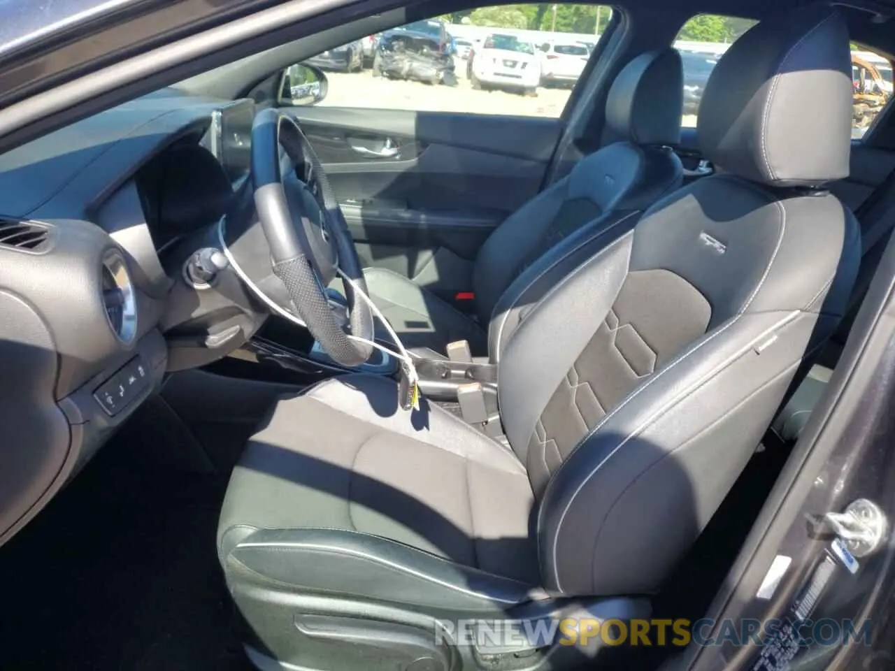 7 Photograph of a damaged car 3KPF34AD7LE186965 KIA FORTE 2020
