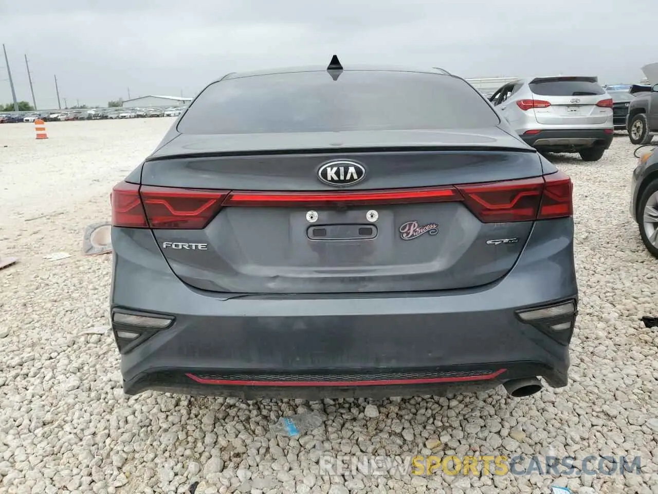 6 Photograph of a damaged car 3KPF34AD7LE230012 KIA FORTE 2020