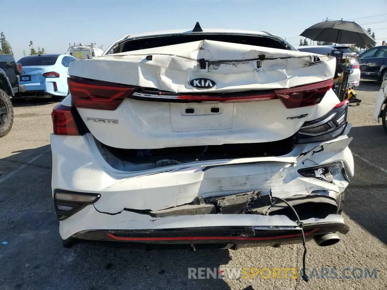 6 Photograph of a damaged car 3KPF34AD7LE246792 KIA FORTE 2020