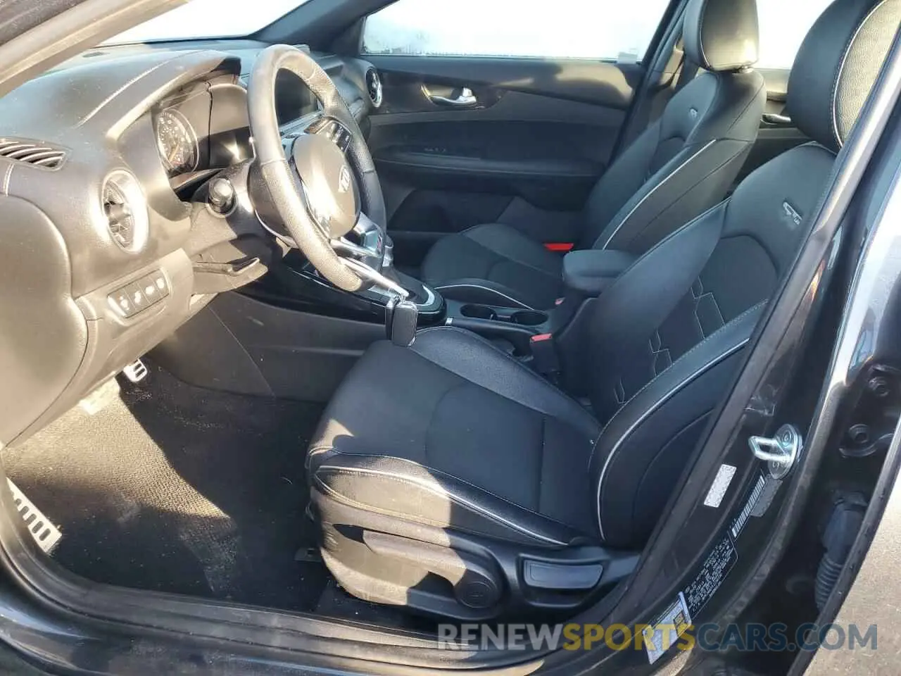 7 Photograph of a damaged car 3KPF34AD7LE256190 KIA FORTE 2020