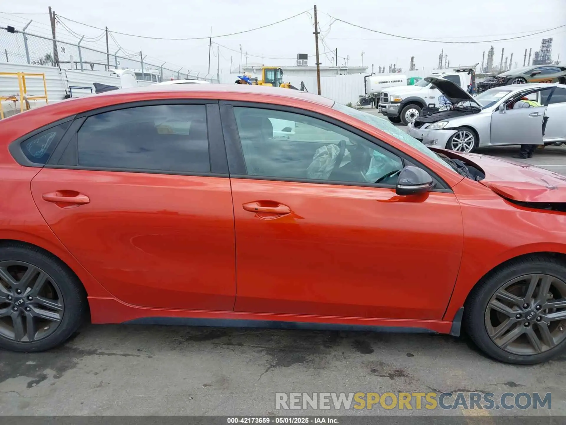 14 Photograph of a damaged car 3KPF34AD8LE213087 KIA FORTE 2020