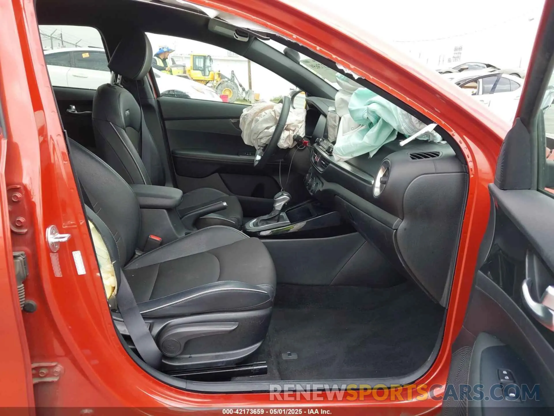 5 Photograph of a damaged car 3KPF34AD8LE213087 KIA FORTE 2020