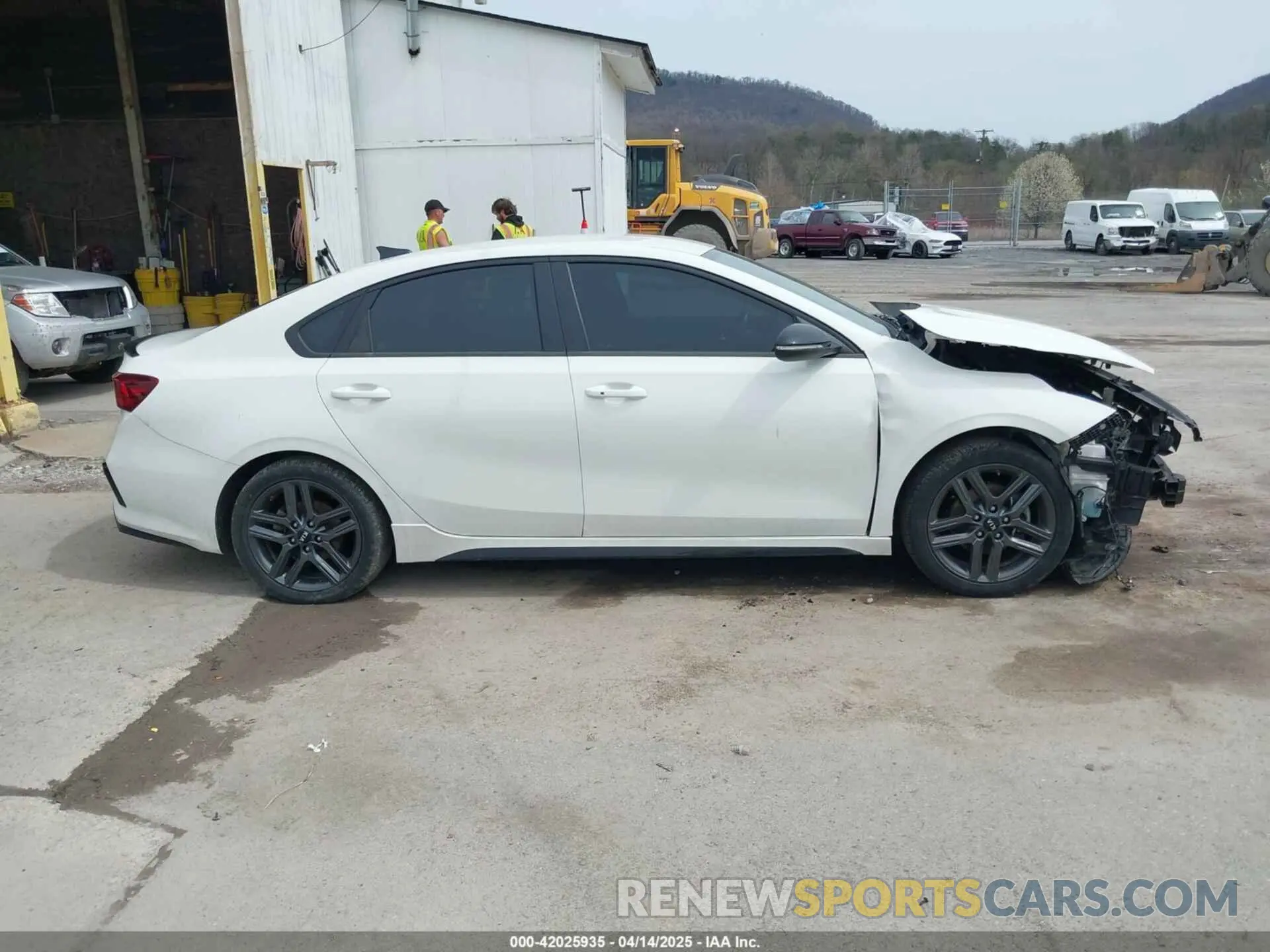 14 Photograph of a damaged car 3KPF34ADXLE146055 KIA FORTE 2020