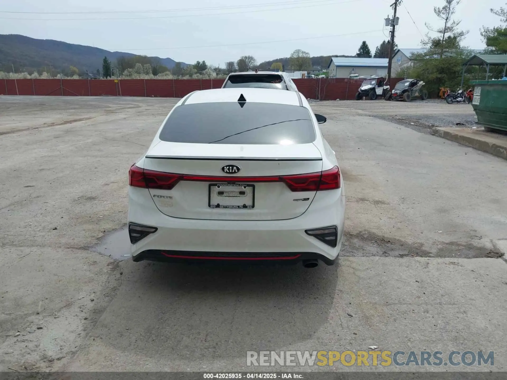 17 Photograph of a damaged car 3KPF34ADXLE146055 KIA FORTE 2020