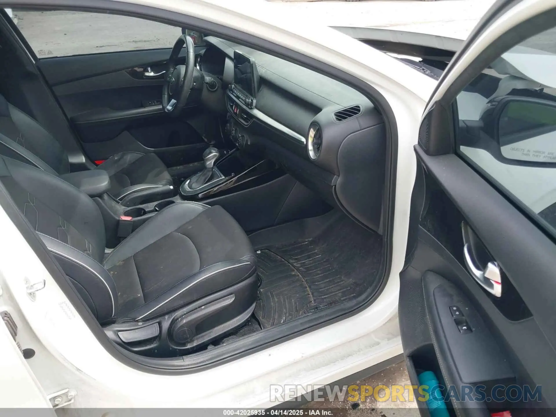 5 Photograph of a damaged car 3KPF34ADXLE146055 KIA FORTE 2020