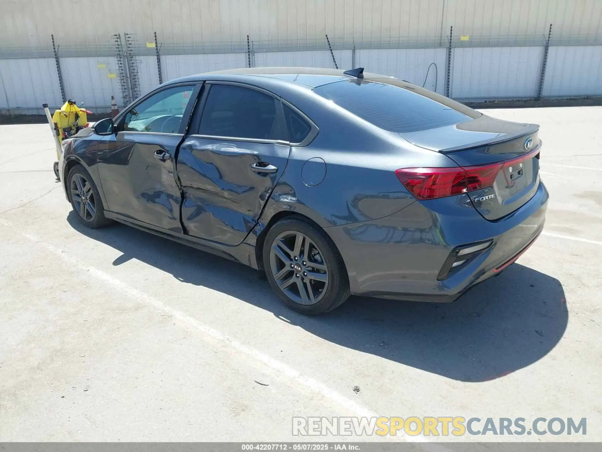 3 Photograph of a damaged car 3KPF34ADXLE252117 KIA FORTE 2020