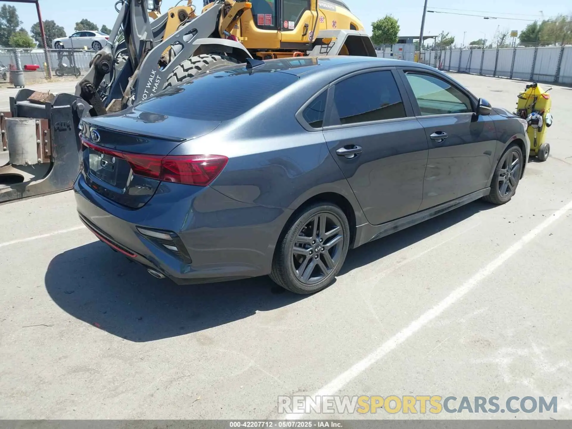 4 Photograph of a damaged car 3KPF34ADXLE252117 KIA FORTE 2020